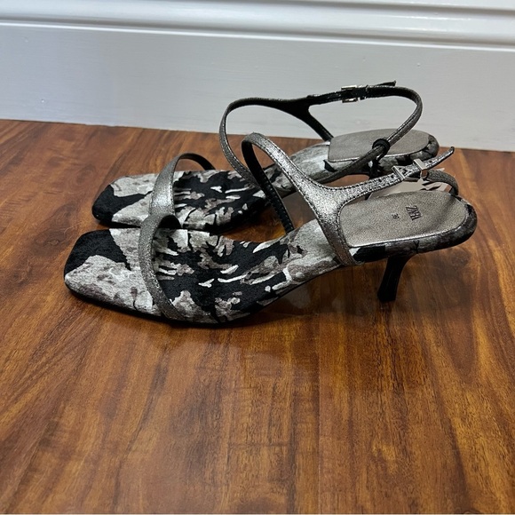 NWT Zara High Heeled Velvet Drawing Sandals Silver size 8 - Picture 3 of 9